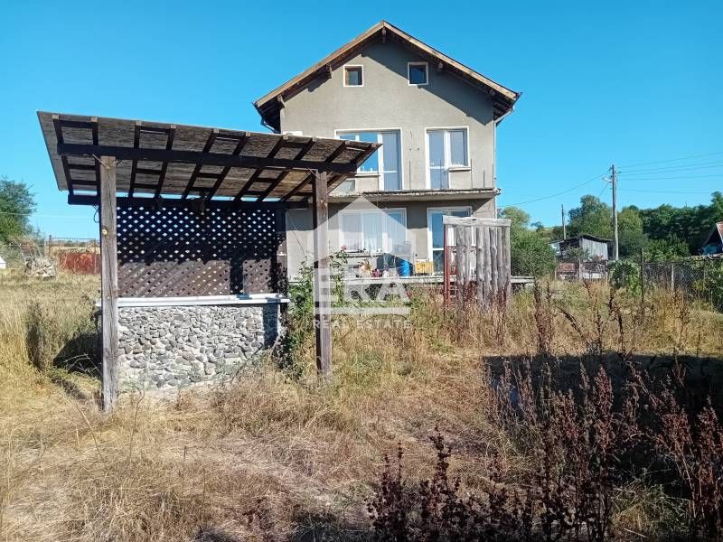 Ексклузивно Ера Тера продава парцел в китното с. Златуша, общ. Божурищ