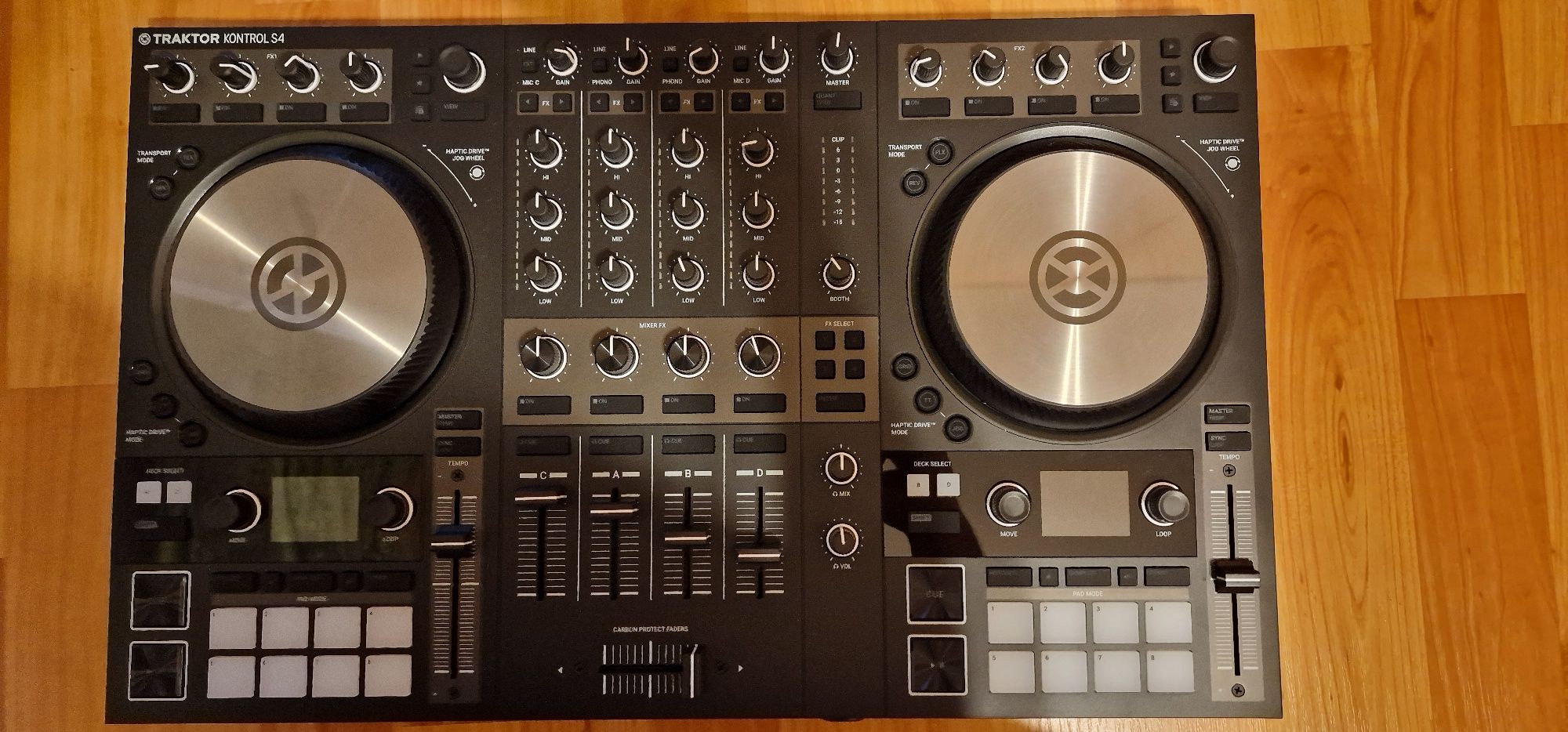 Consola DJ Traktor Kontrol S4 MK3