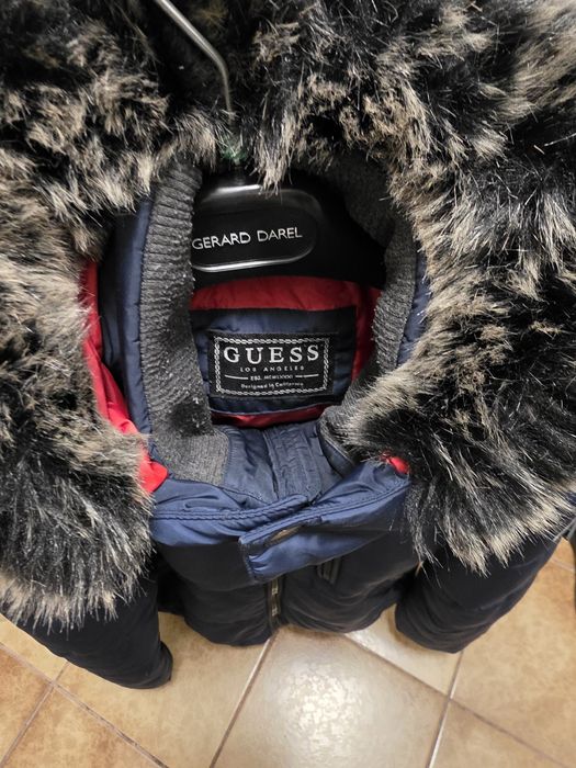 geaca guess aproape nouă