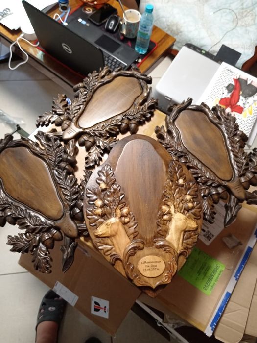 Поставки за ловни трофеи дърворезба