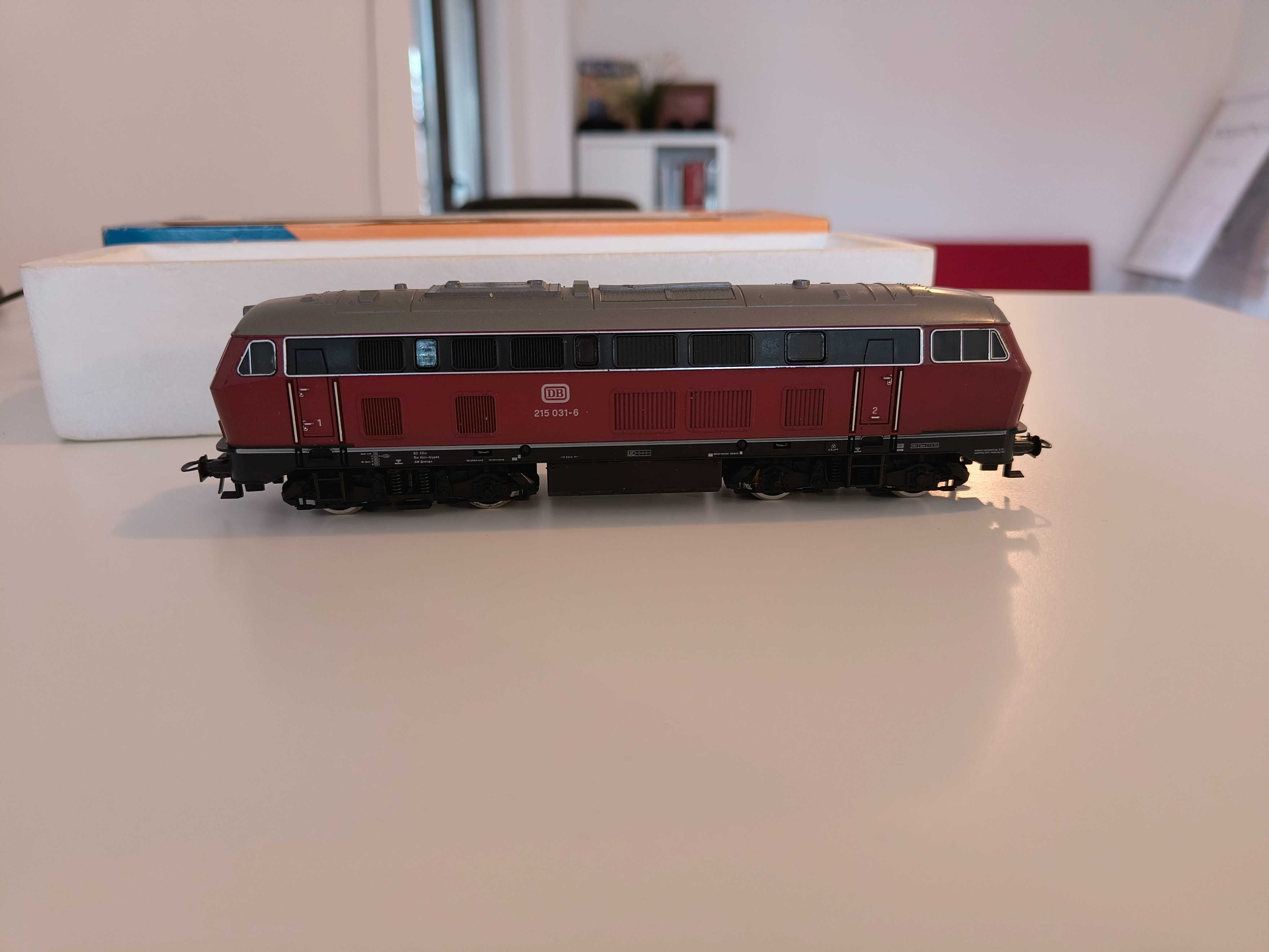 locomotiva diesel Roco 4151A BR V215