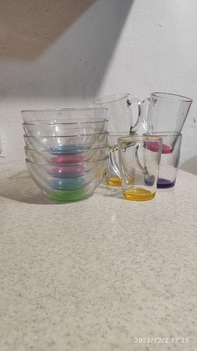 Кружки (бокалы) и глубокие тарелки (салатник ) 5+5 в идеале