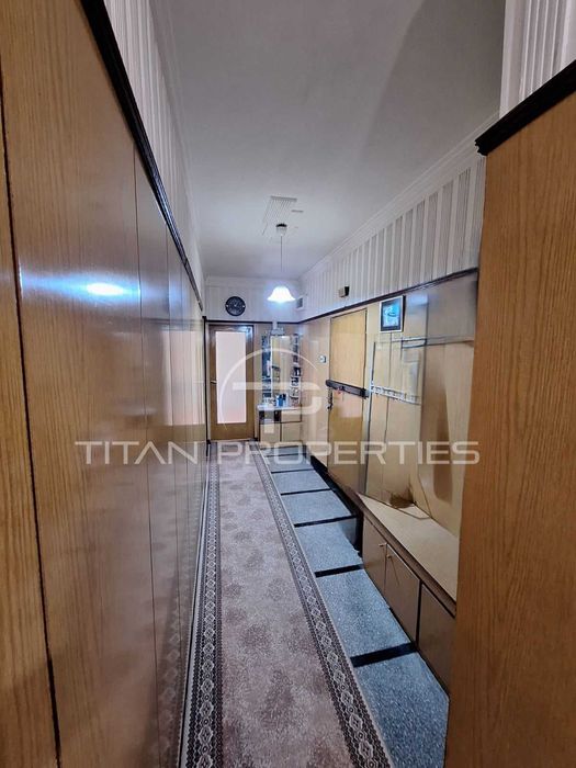 Продава се Тристаен апартамент в Пловдив, Христо Смирненски - 104 кв.м за 2020 €/кв.м - Снимка #9