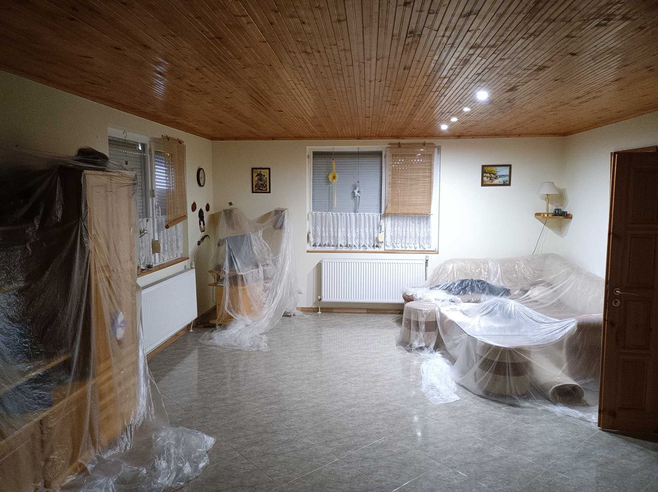 Продава се Къща в с. Оброчище, Област Добрич - 300 кв.м за 667 €/кв.м - Снимка #15