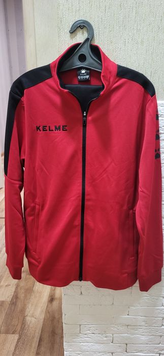 Продам спортивный костюм келме новый оригинал размер 46-48 .
