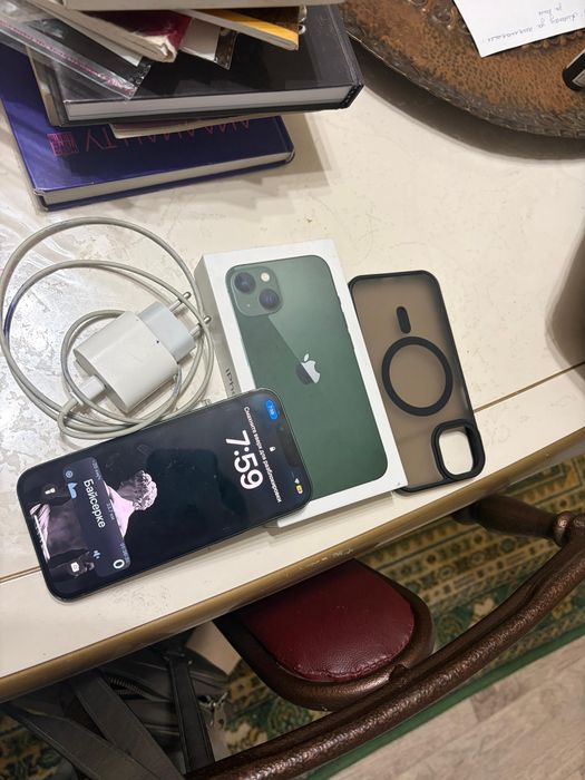 Продаю iphone 13 со всеми допами и так же ориг адаптер зарядку