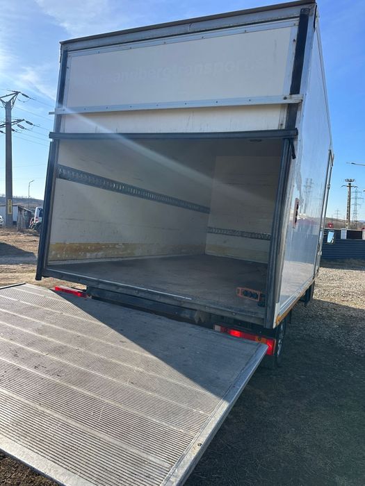 Oferim servicii de transport cu dube inchise