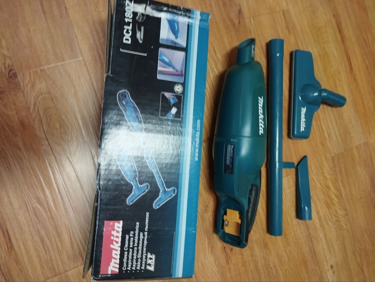 Продаётся ручной пылесос MAKITA DCL 180Z б/у.