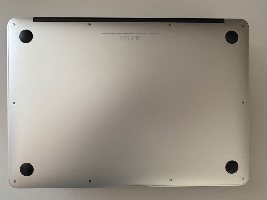 MacBook Air 13” (2017) – i5 / 8GB RAM / 128GB SSD
