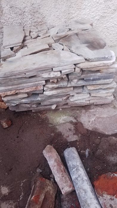 Подарявам мраморни плочки -неформени.