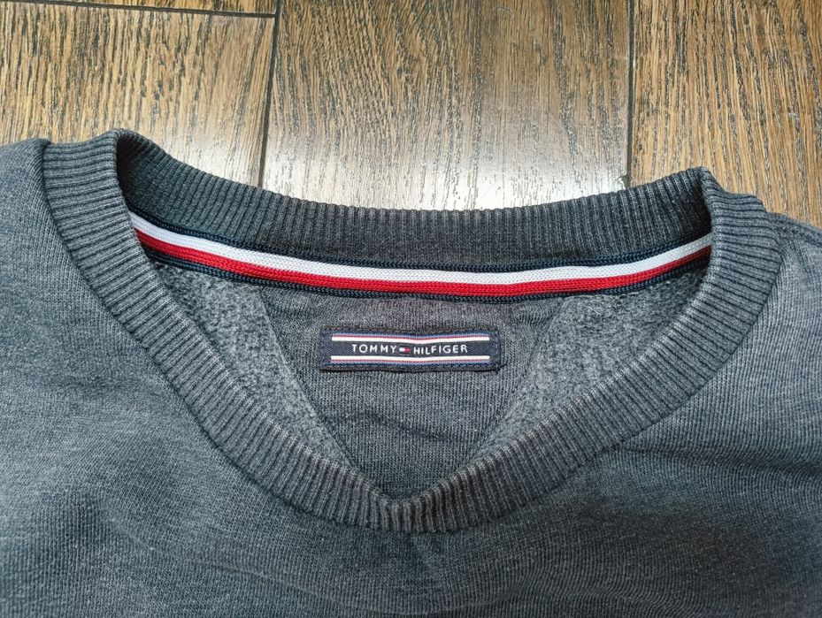 Tommy Hilfiger оригинална блуза М размер