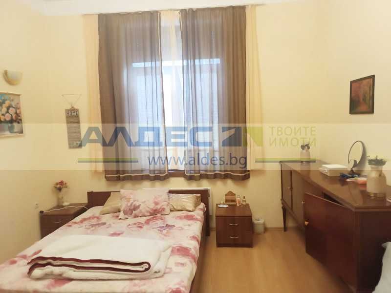 Дава се под наем Тристаен апартамент в София, Център - 125 кв.м за 750 € - Снимка #7