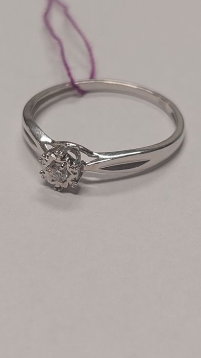 Златен Пръстен с Диамант и Сертификат