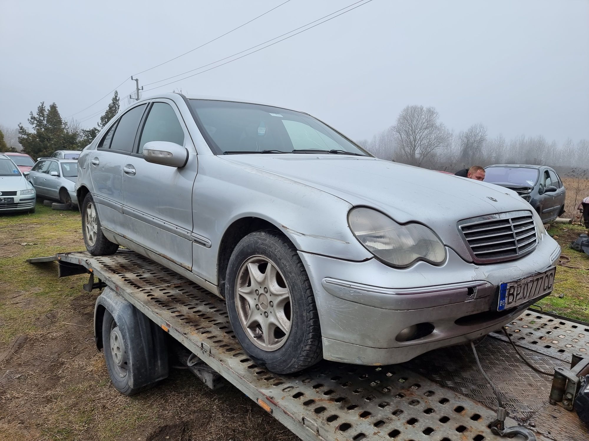 Мерцедес C220 CDI  дизел автоматик 2001 г само на части