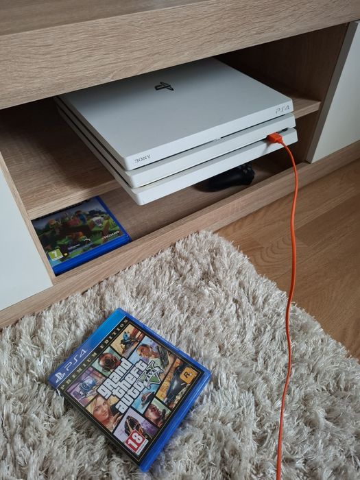 Playstation PS4 PRO Sony alb sau negru editia limitata