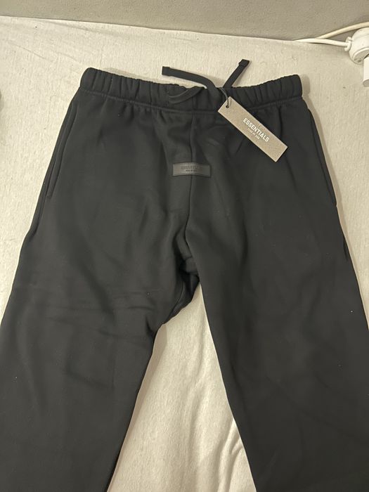 Pantaloni essentials