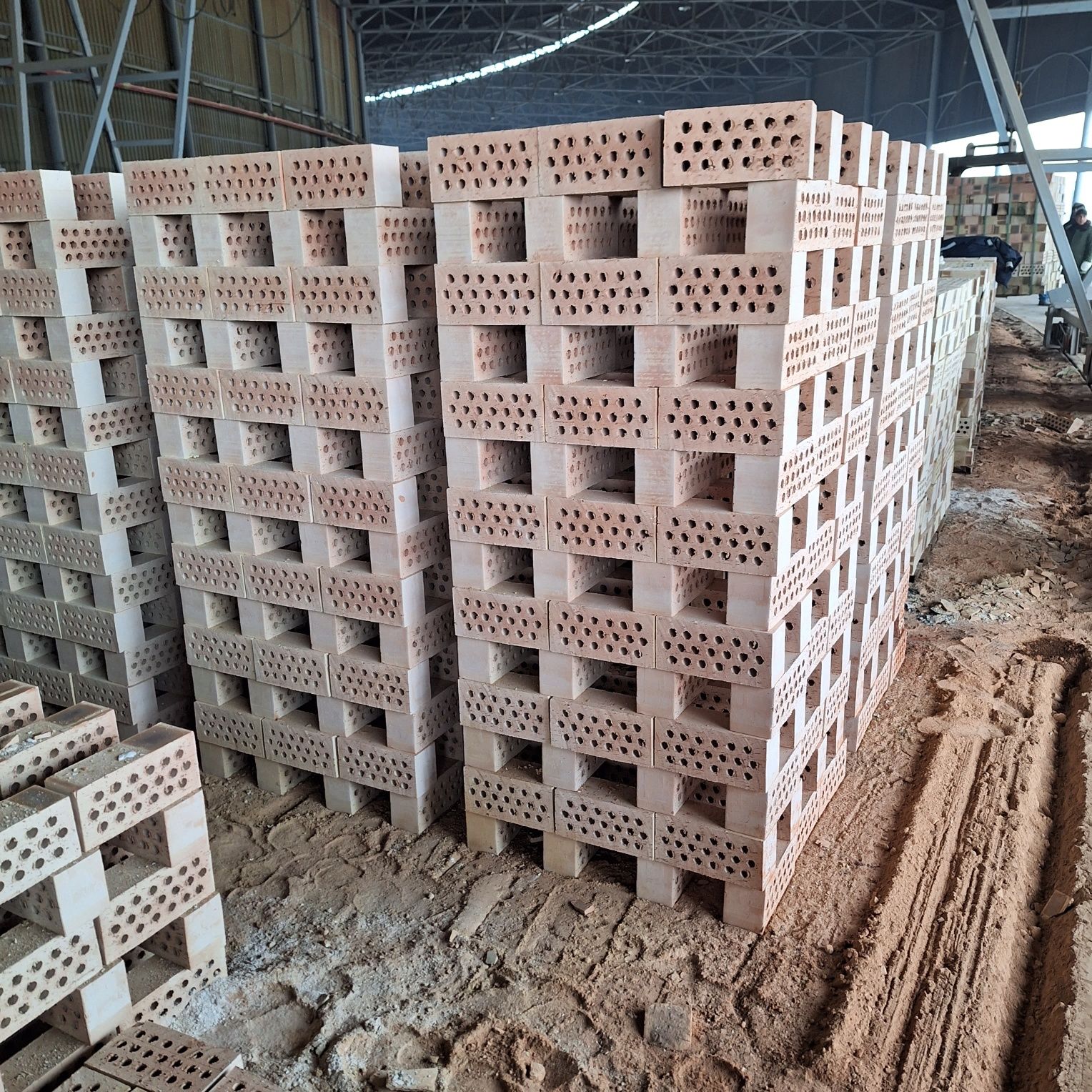 Pishgan gisht teshikli  dasdafka 24/7 hizmat  donasi 1250 som tel