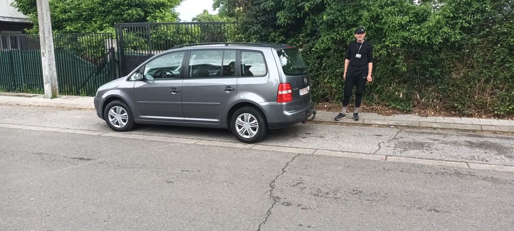 Vand Volkswagen touran an 2006 1.9 diesel sau schimb cu vitei