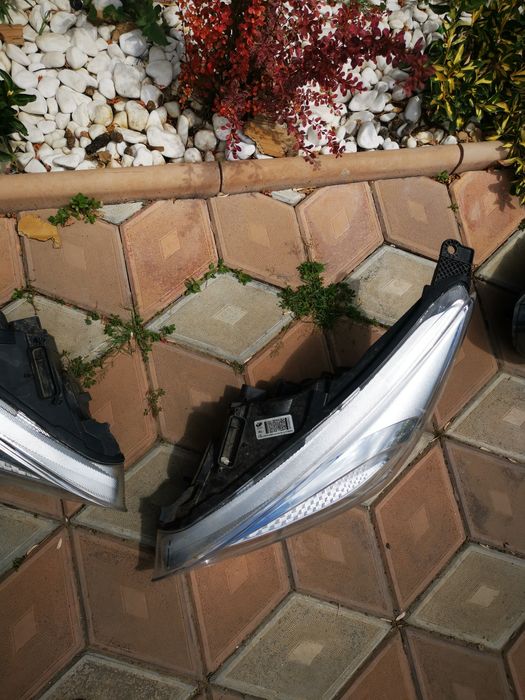 Far stânga dreapta ford focus 3 halogen