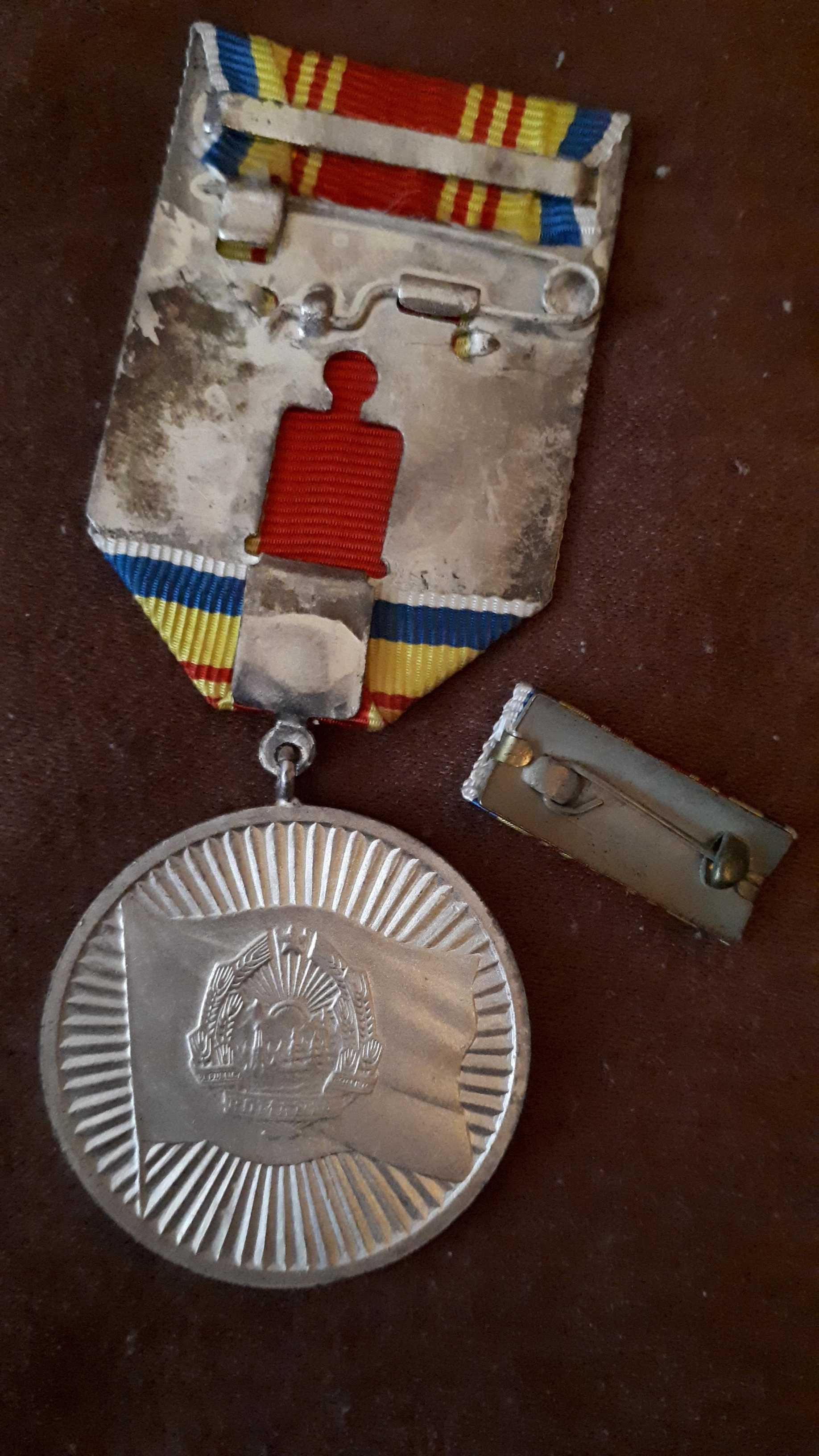 Medalii socialiste vintage, piese de exceptie