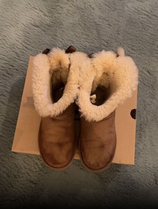 UGG Bailey Button II