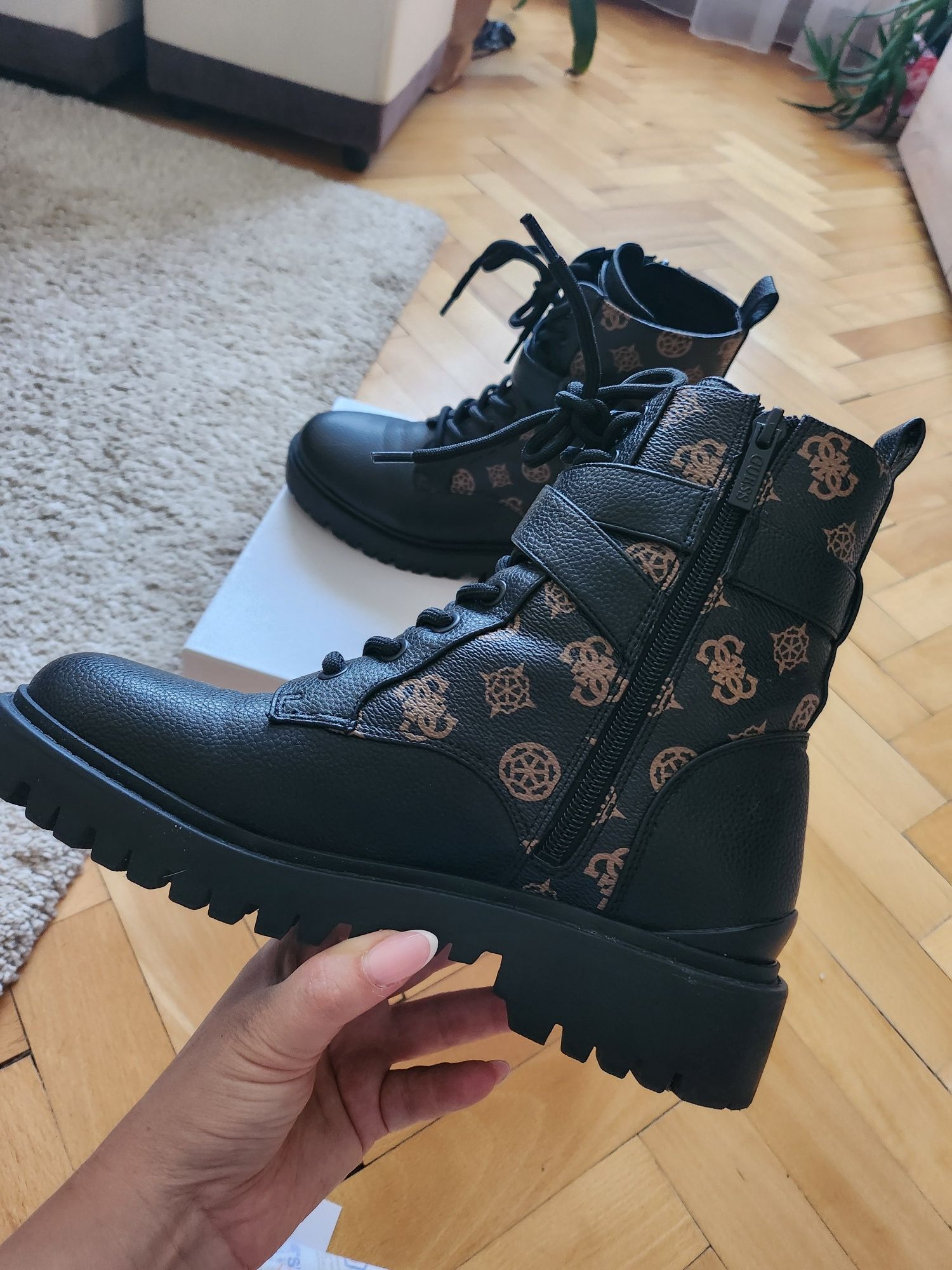 Боти Guess, 38 номер
