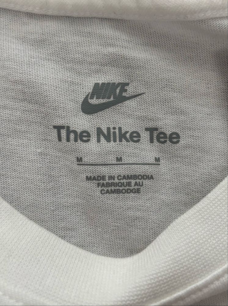 Бяла тениска на Nike