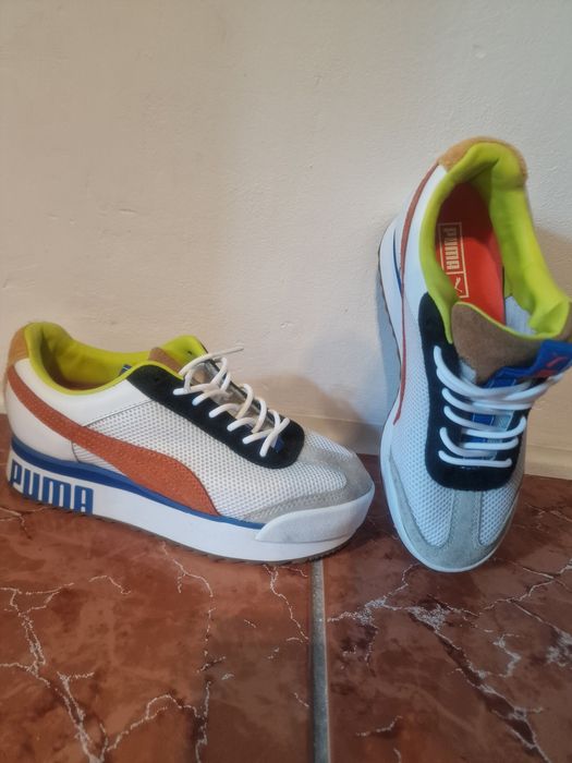 Vând  Adidași  Puma .