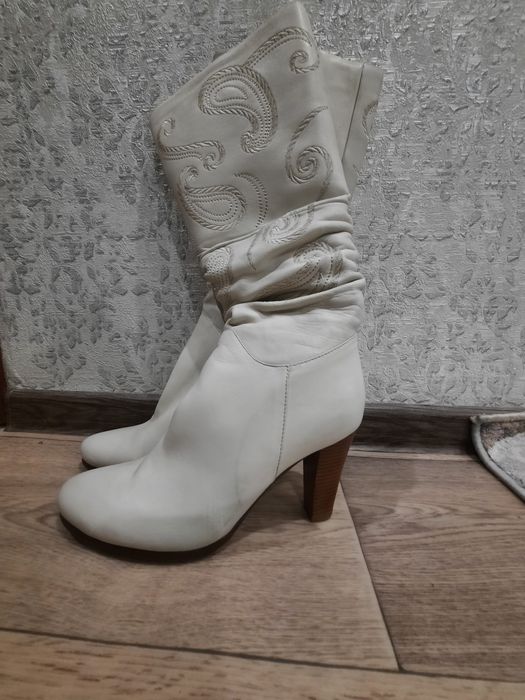 Продам женские сапоги