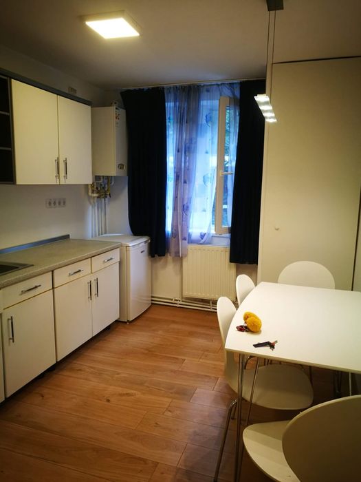 Inchiriez apartament cu 2 camere mobilat si utilat în 7 Noiembrie