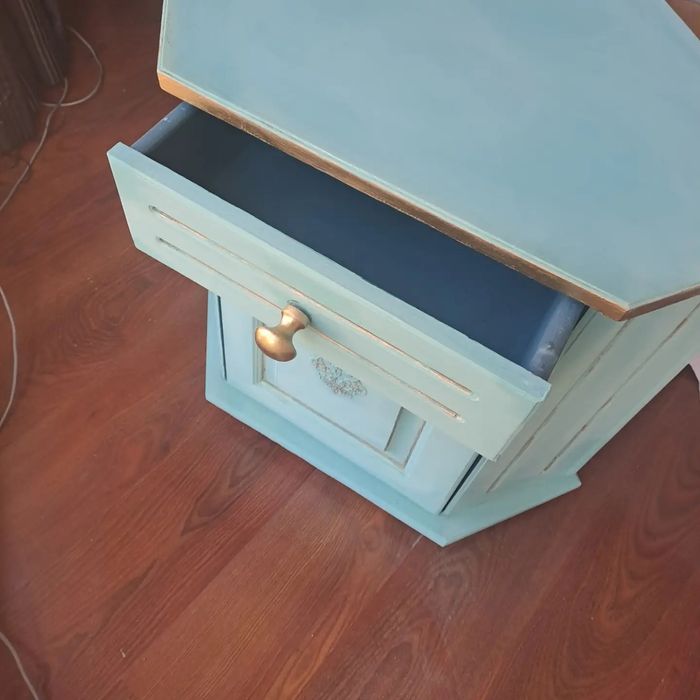 Красив ъглов шкаф