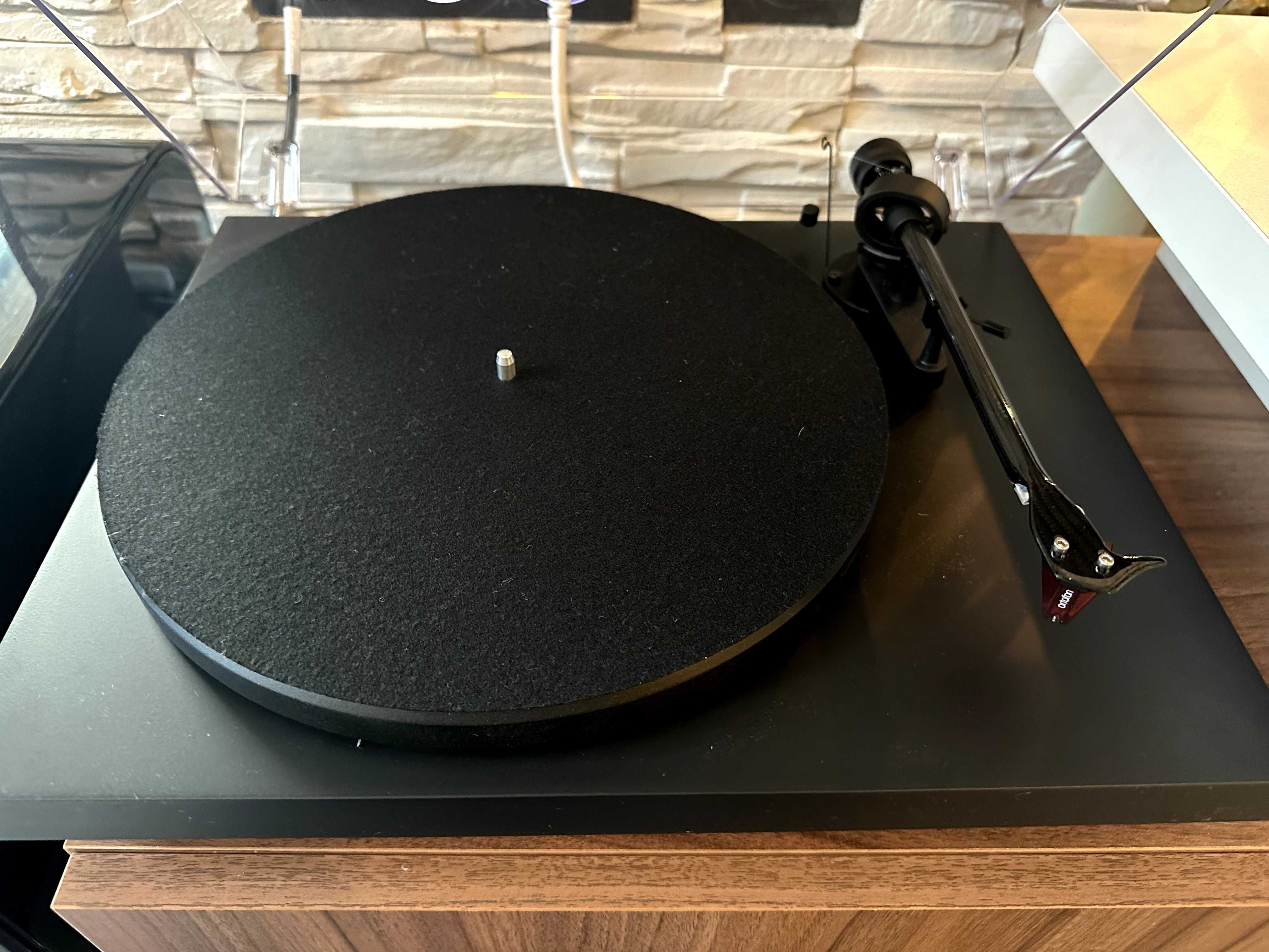Грамофон Pro-Ject - Debut Carbon EVO, 2M Red, ръчен