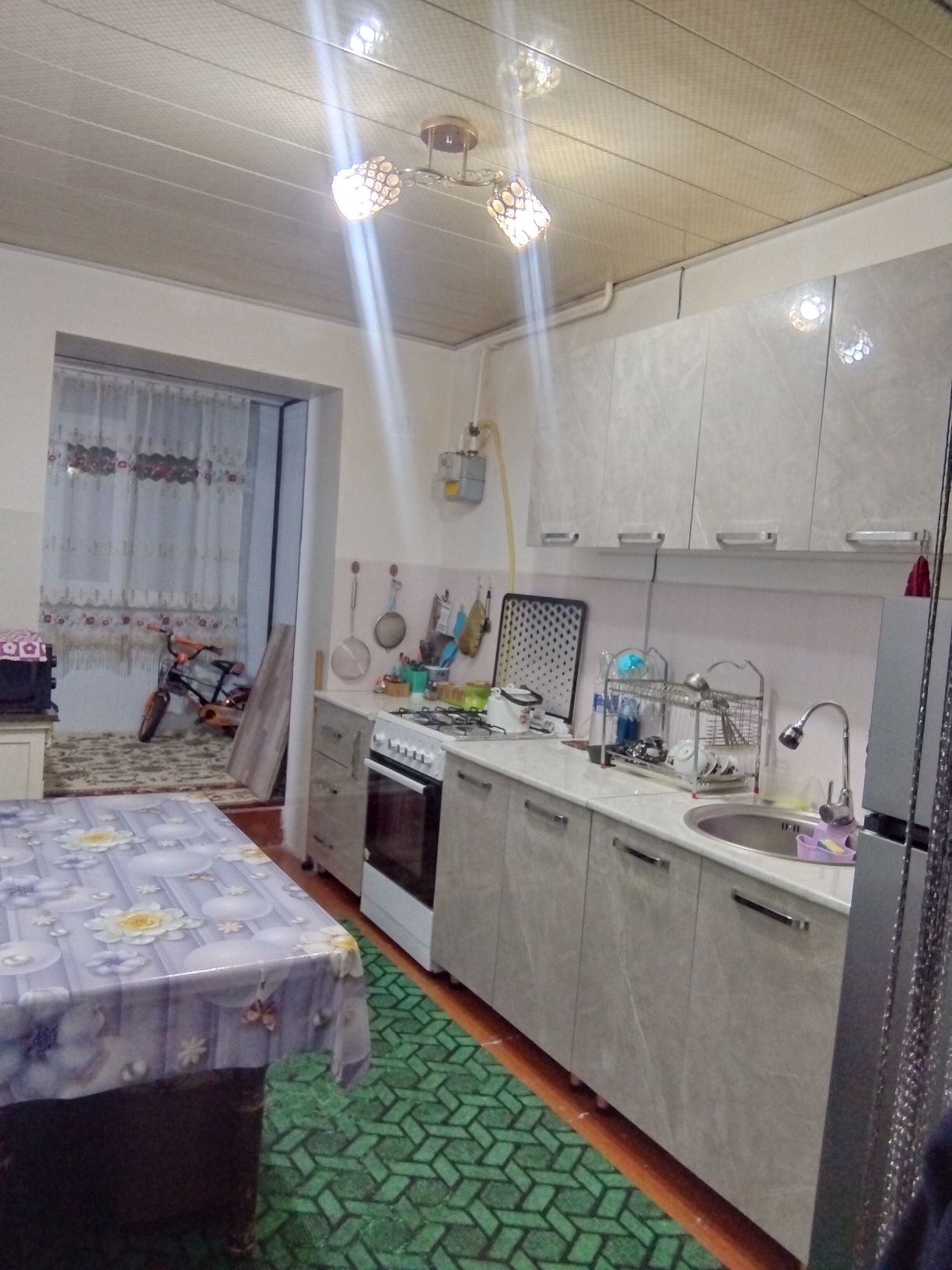 Срочно продаю свою 3-х комнатную квартиру в г. Чирчик в доль дароги