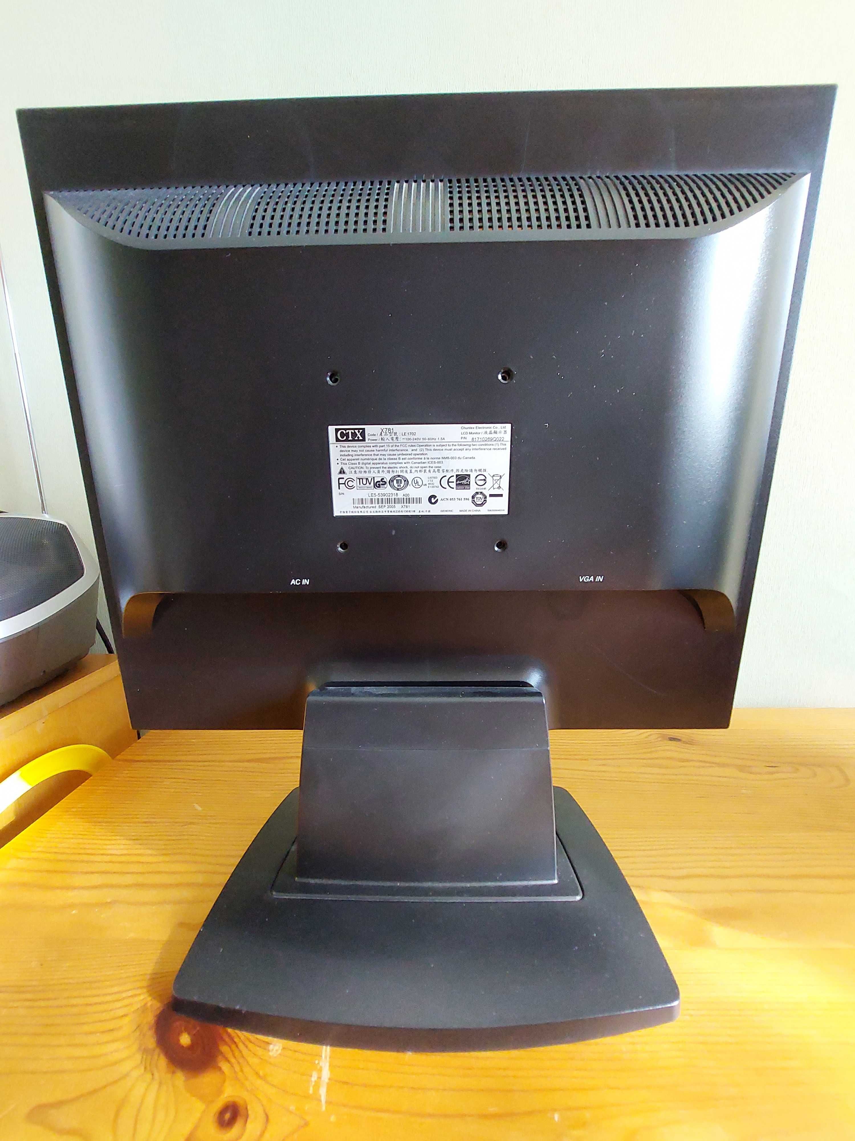 Продавам LCD монитор  CTX 17"