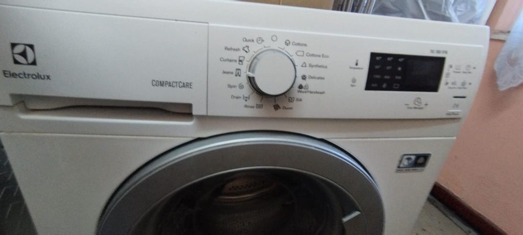 Vând mașină de spălat Electrolux 7kg perfect functionla și cuptor