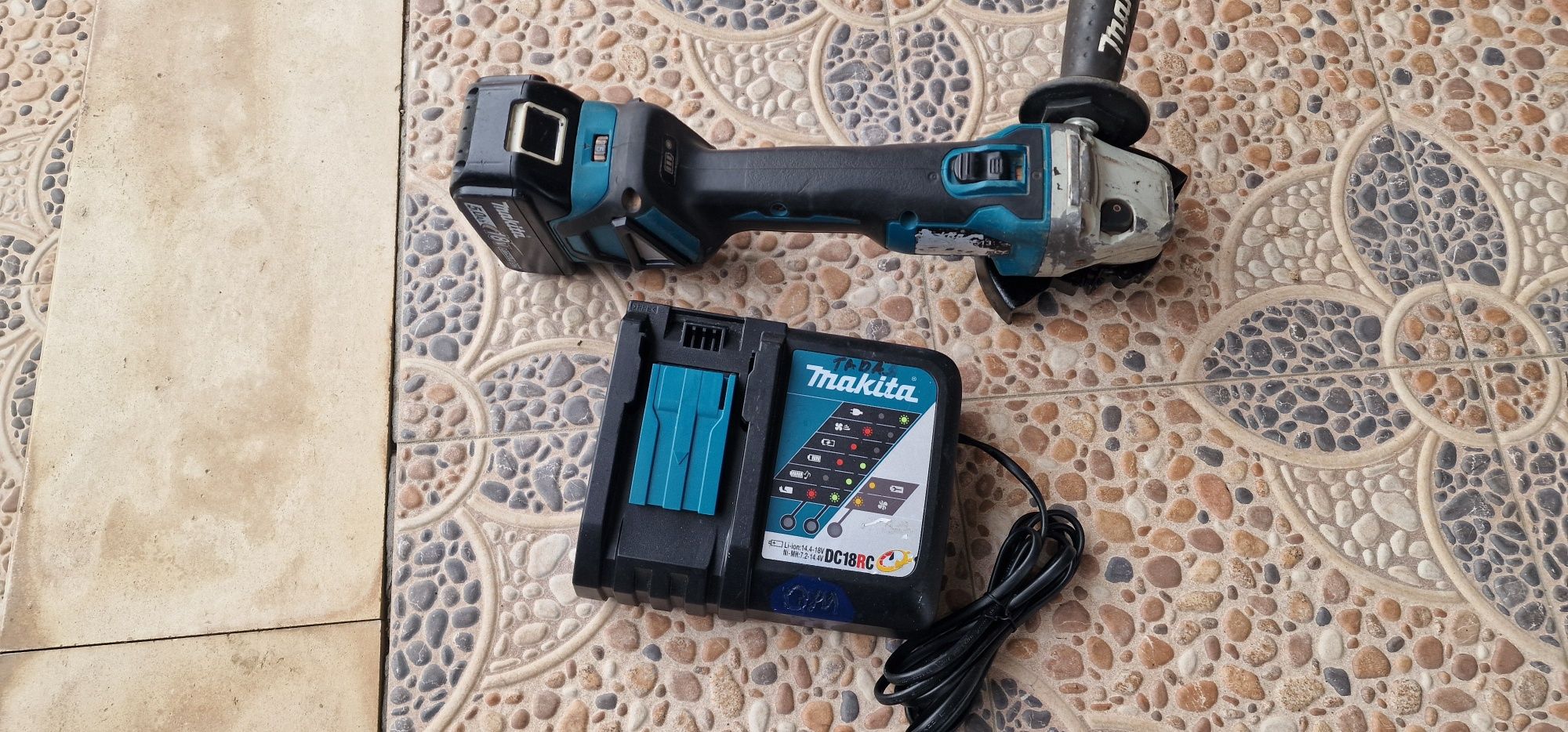 Акумулаторен ъглошлайф Makita DGA511