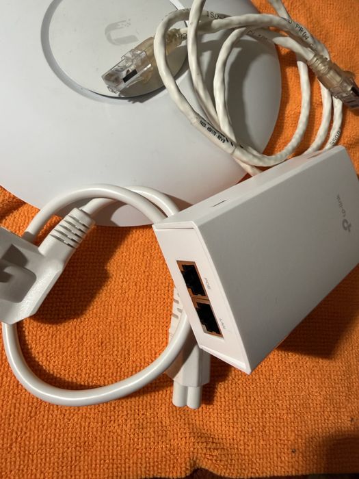 AP Ubiquiti UniFi AC Pro, Wi-Fi 2.4GHz si 5GHz, 2x GbE + injector PoE