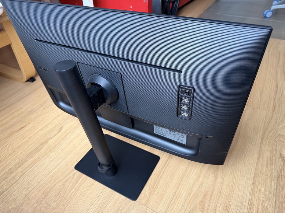 Монитор 4K IPS 27'' Samsung ViewFinityS8 USB-C, LAN, USB3.0 S27B800PXU