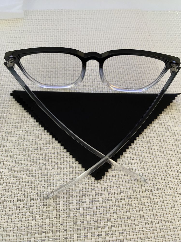 Пластмасова рамка за очила