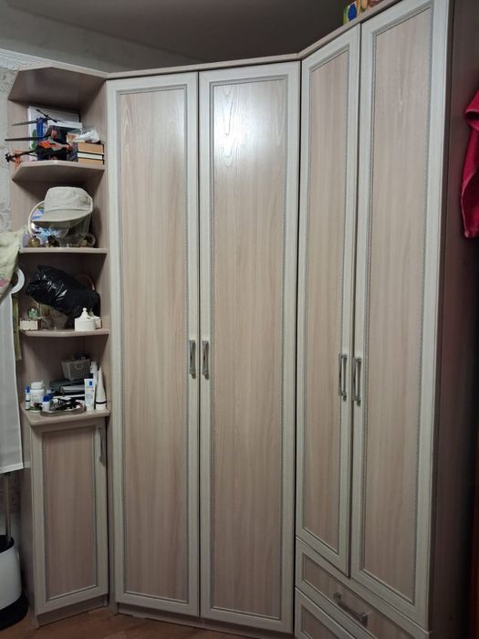 Продаю шкаф угловой