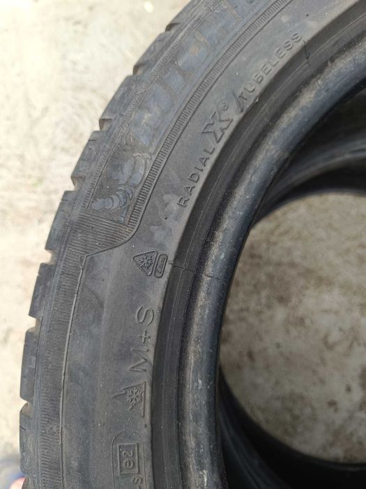 Vand doua anvelope iarna Michelin