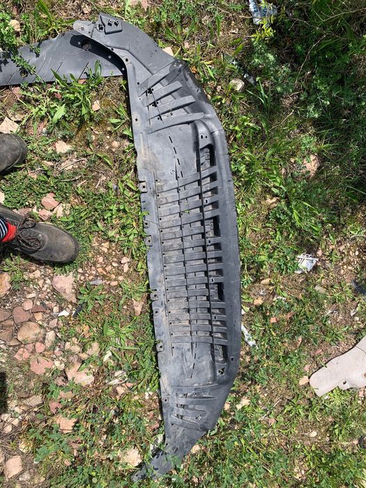 Кора под броня за ауди а8 2017 година