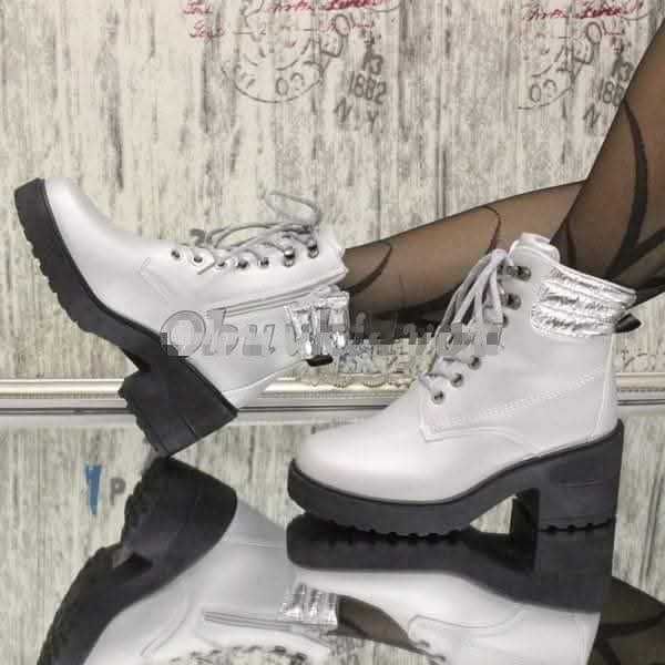 Дамски сребристи боти на ток