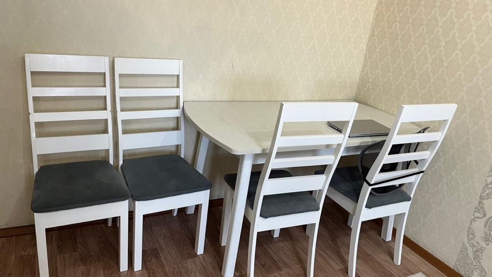 Продам стол в хорошем состояний