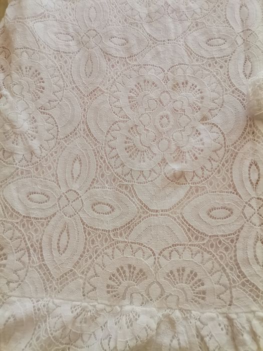 Rochita scurta,alba purtata foarte putin