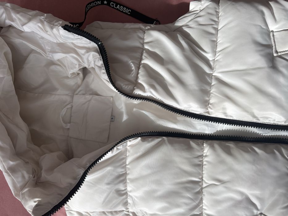 Дамски елек в бежов цвят