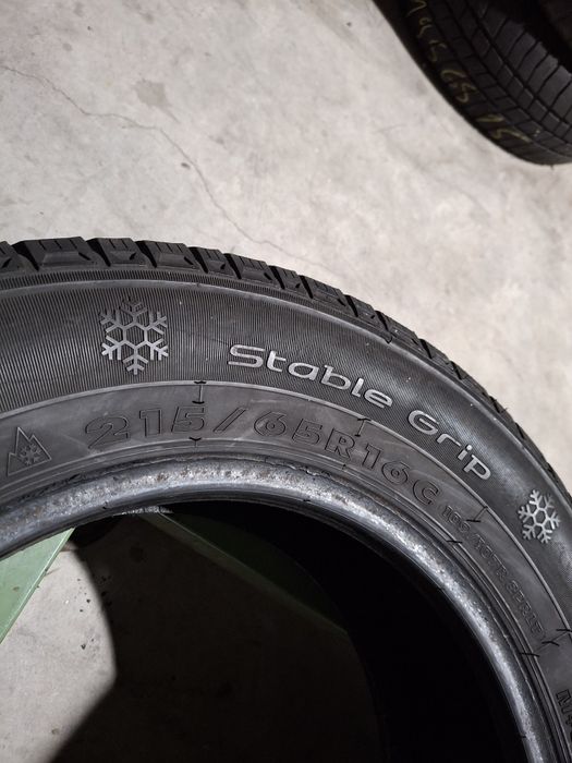 2 Anvelopele de iarnă 215 65 r16C Hifly