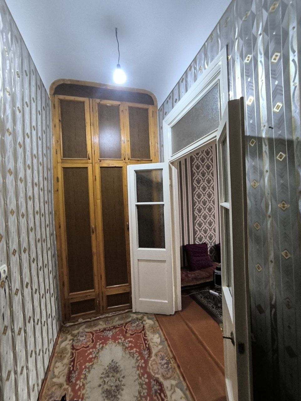 Продаётся 2 комнатная квартира в Чирчике раён центральный базар