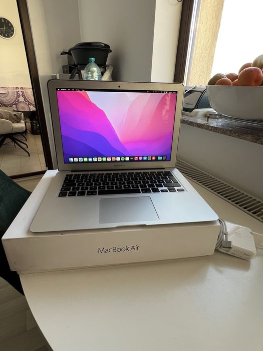 Macbook Air 13,3” Model A1466, 128Gb 133 cicluri incarcare. Ca nou!