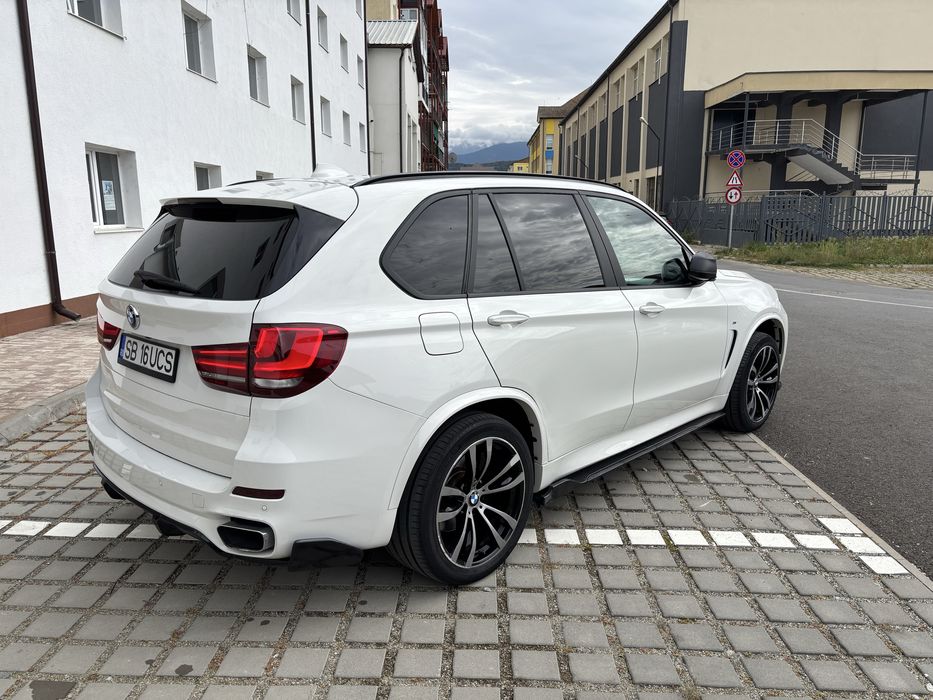 Vand bmw x5 f15 M stare inpecabila cu distributie schimbată si garanti